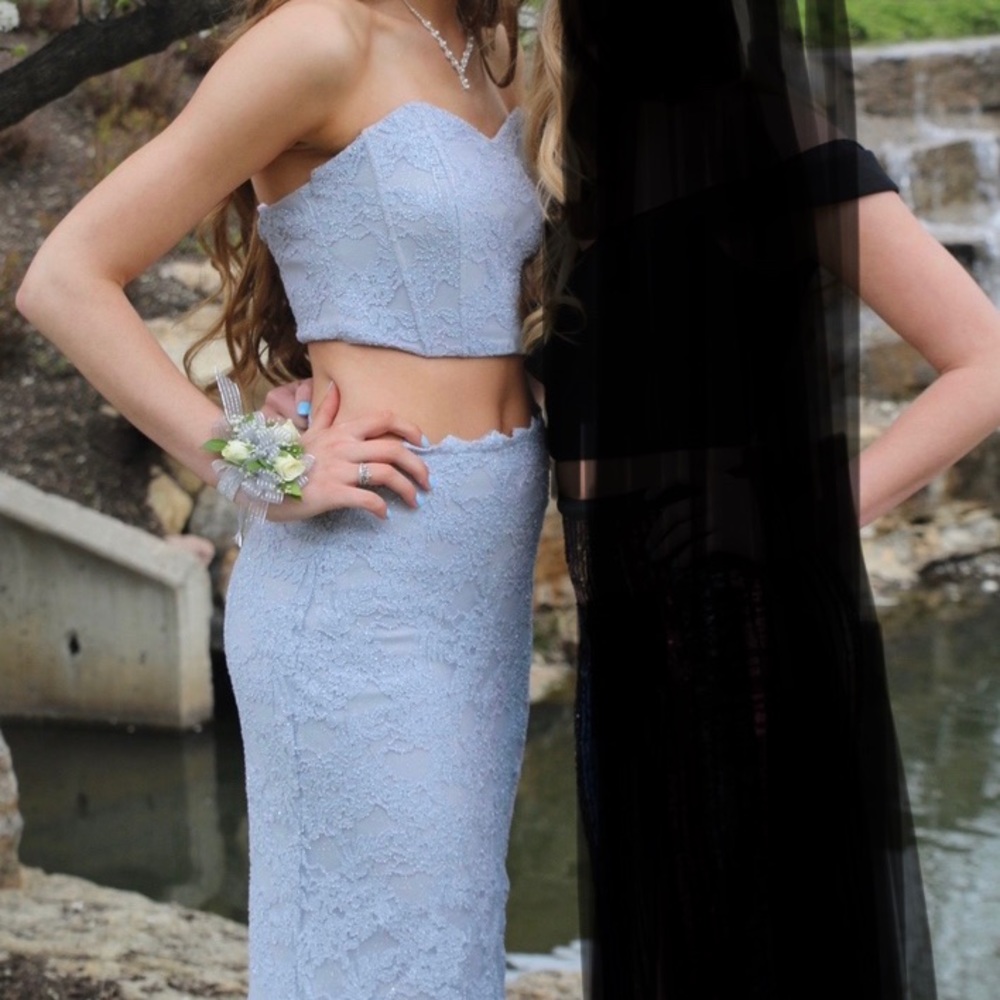 ⭐️PROM DRESS⭐️ - Picture 2 of 4